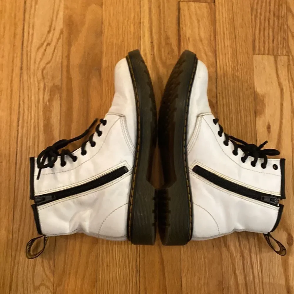 Dr Martens sz womens/girls 5 white lace up boots great condition wear shown